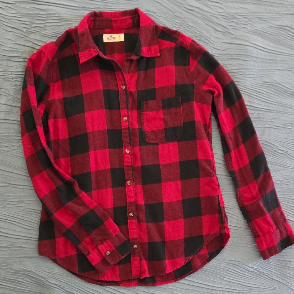 Hollister Women's Red and Black Plaid Button Down Shirt